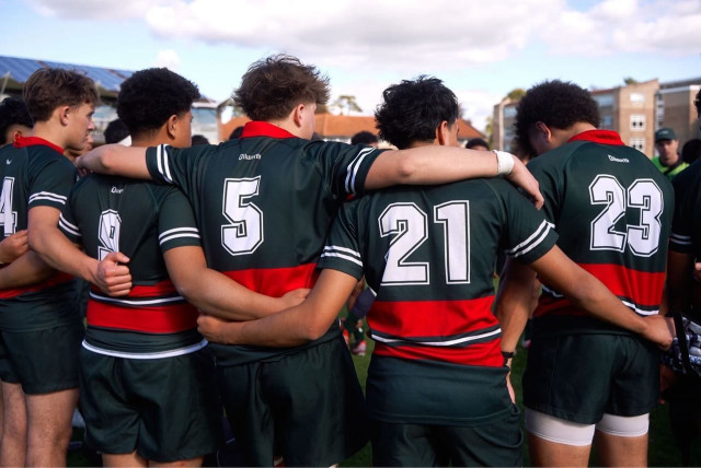 Dilworth Rugby played against Millfield in the UK today. What an amazing game and atmosphere for the group to experience one of the top schools in the UK. Tomorrow they start their journey north to cross over in to Ireland on Monday where all Dilworth groups meet in Belfast on Thursday. 
#rugbytour #sportstour #financiallybonded #inspired #rugby #TravelWithTheBest #worldtour